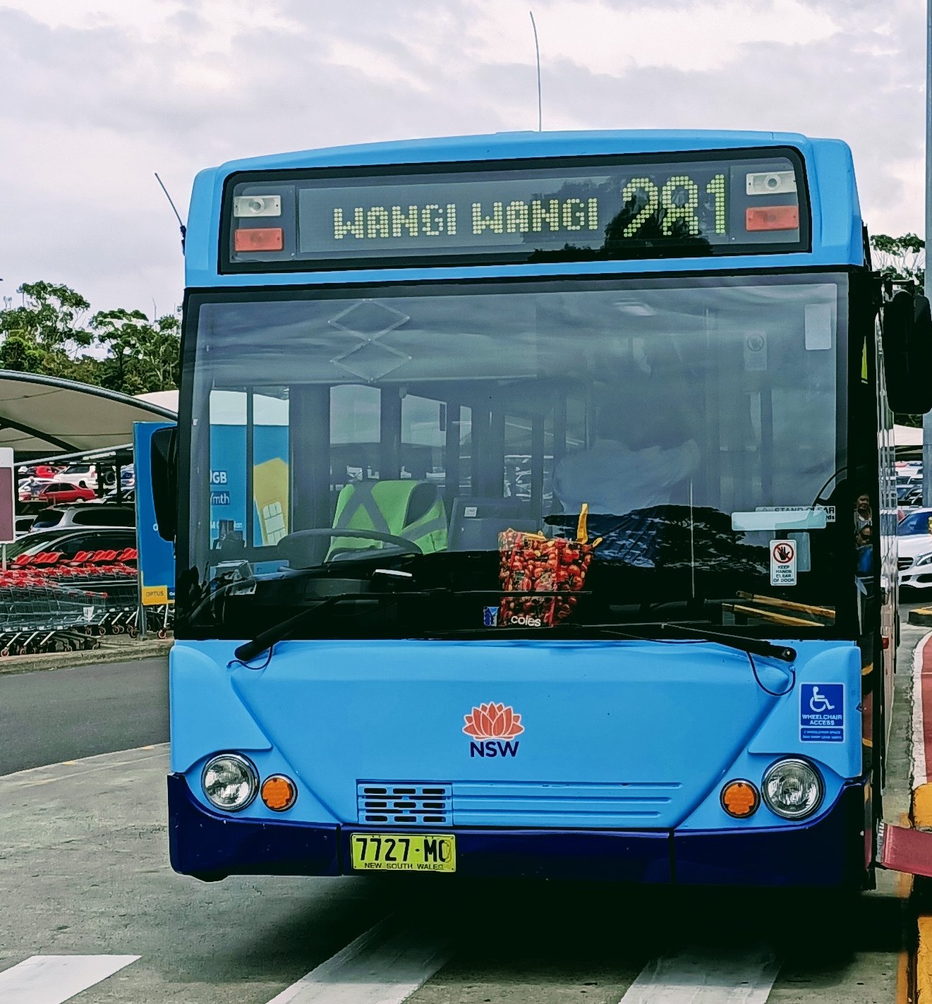 Bus #281 connects Wangi Wangi to Lake Haven.