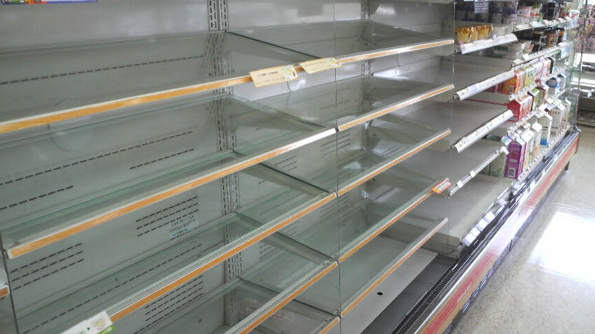 Empty shelves at a 7/11 store near my home in Shinozaki, Edogawa Ward, Tokyo