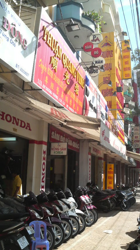 Motorcycle dealerships on An Duong Vuong Street, District 5, on the way to Cholon