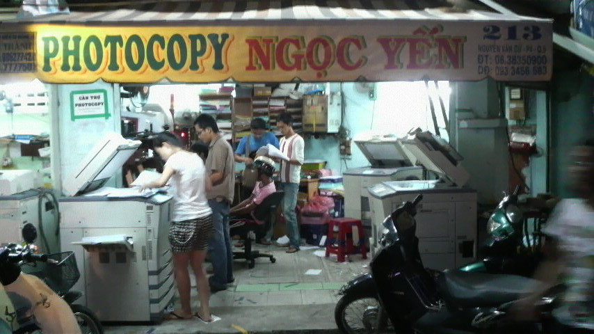 Students photocopying their textbooks at one of the shops established for that purpose near the Science University.