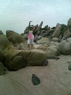 Strange rocks on the beach (note: the boulders in this photo are indeed real!)